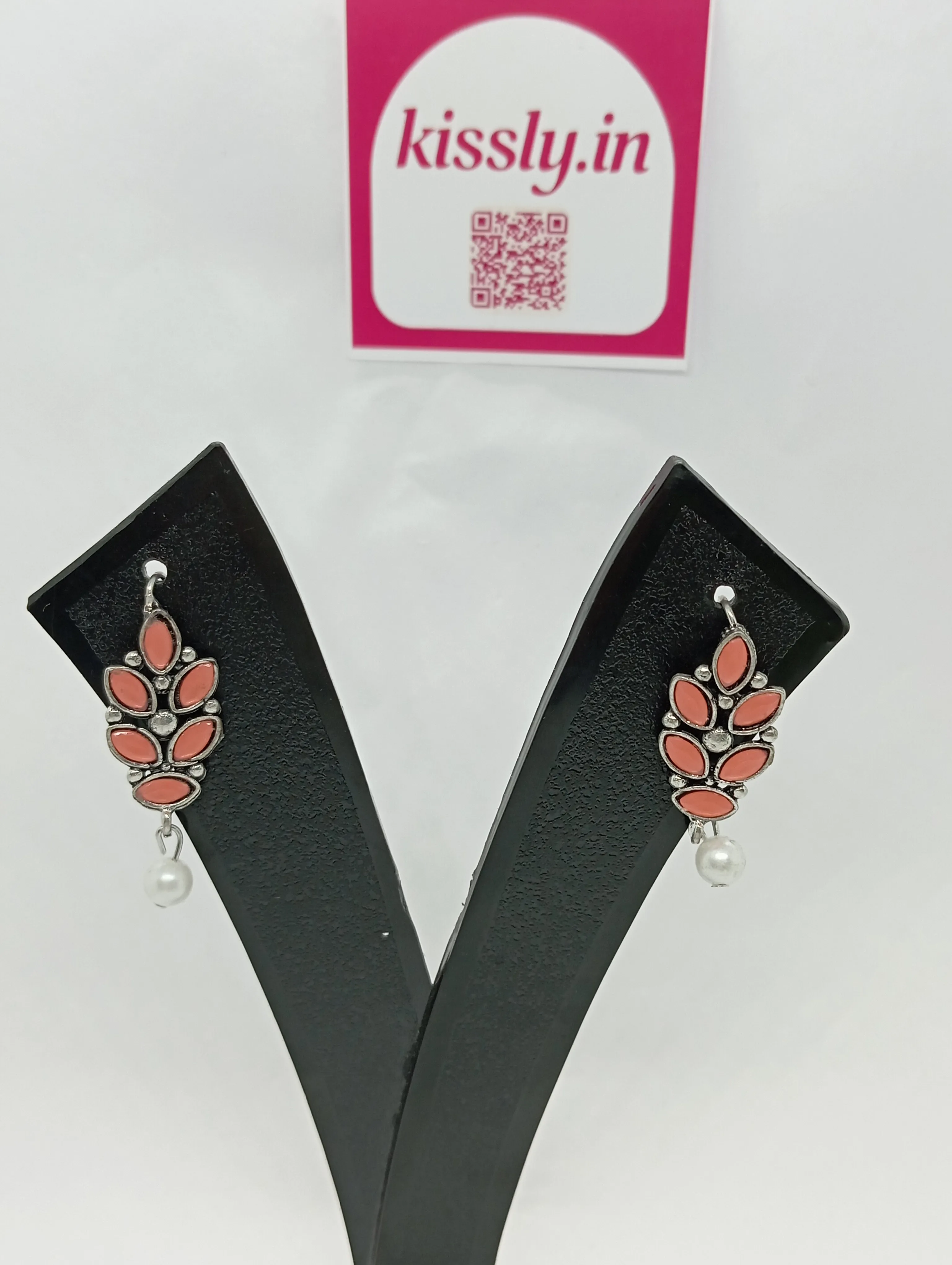 Leaf Design Pearl Drop Earrings