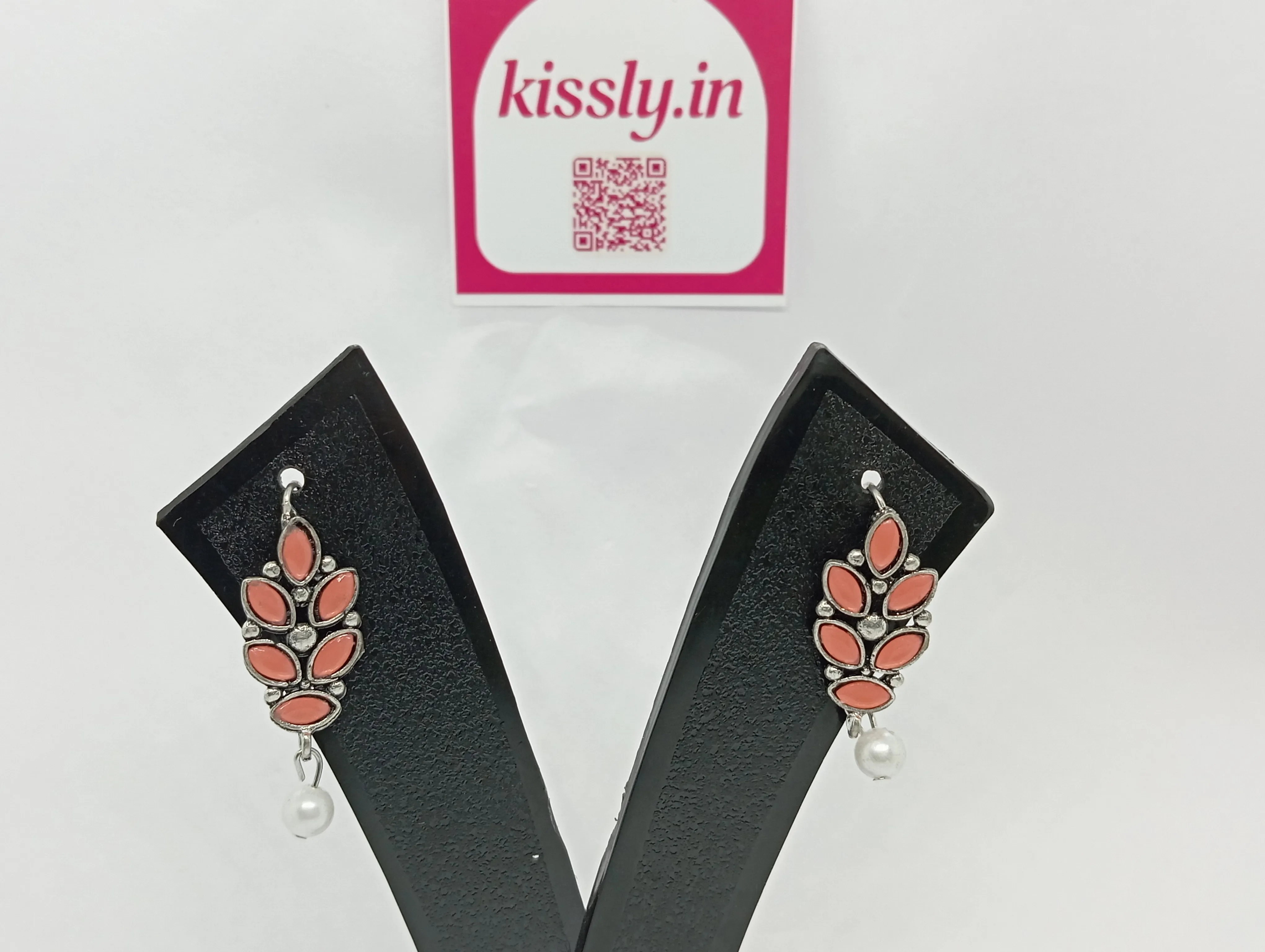 Leaf Design Pearl Drop Earrings