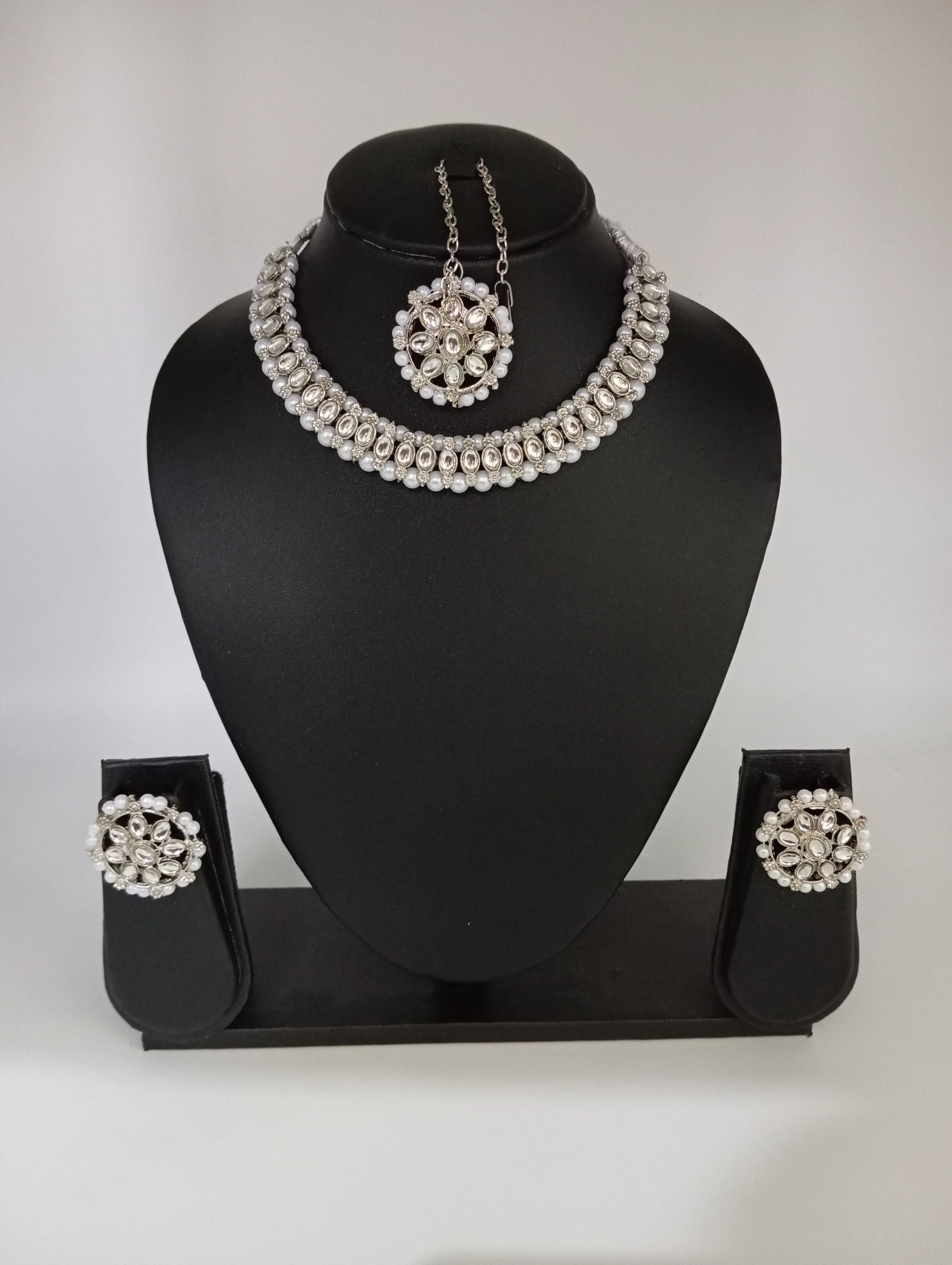 Kundan Pearl Jewelry Set