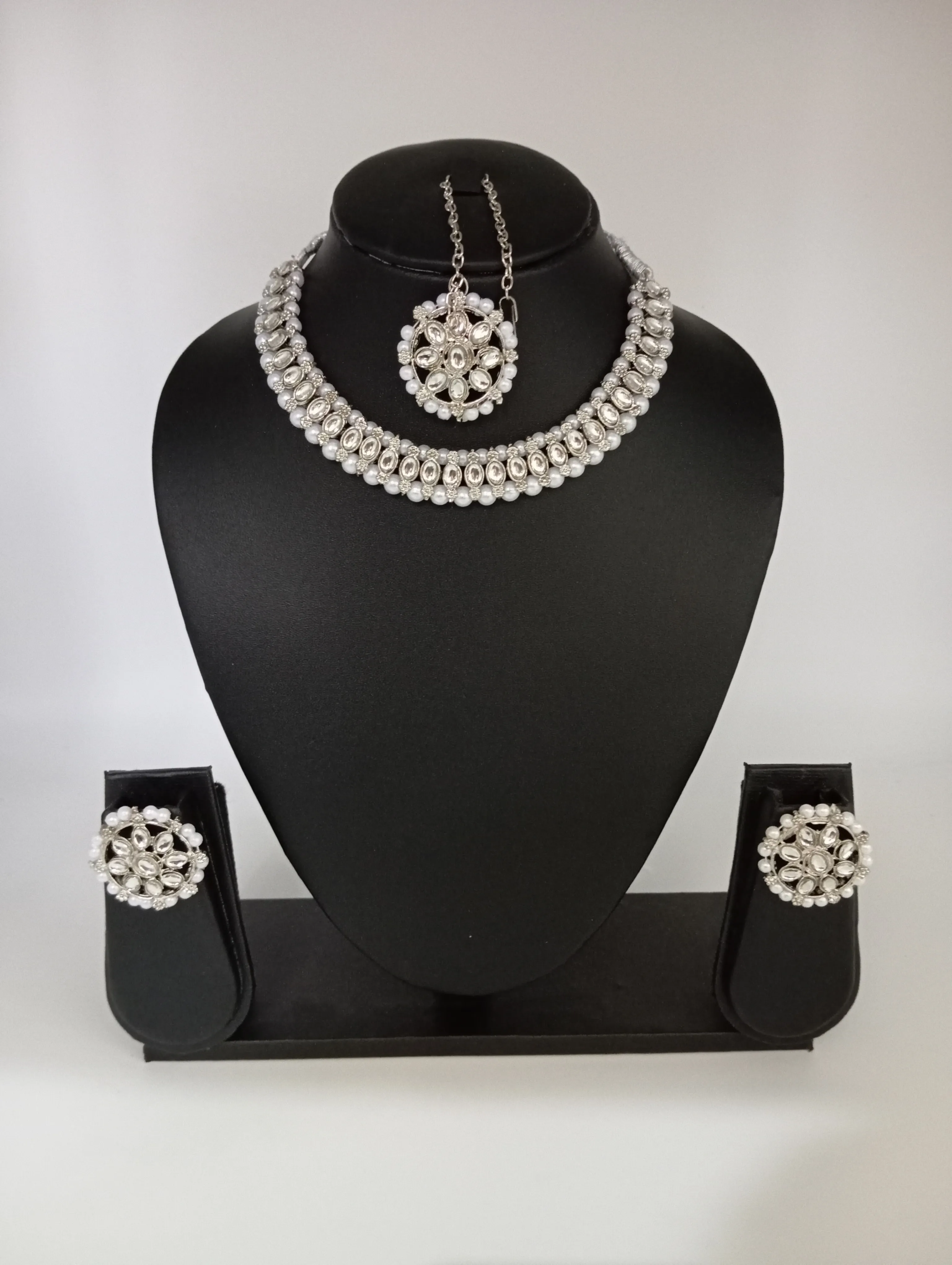 Kundan Pearl Jewelry Set