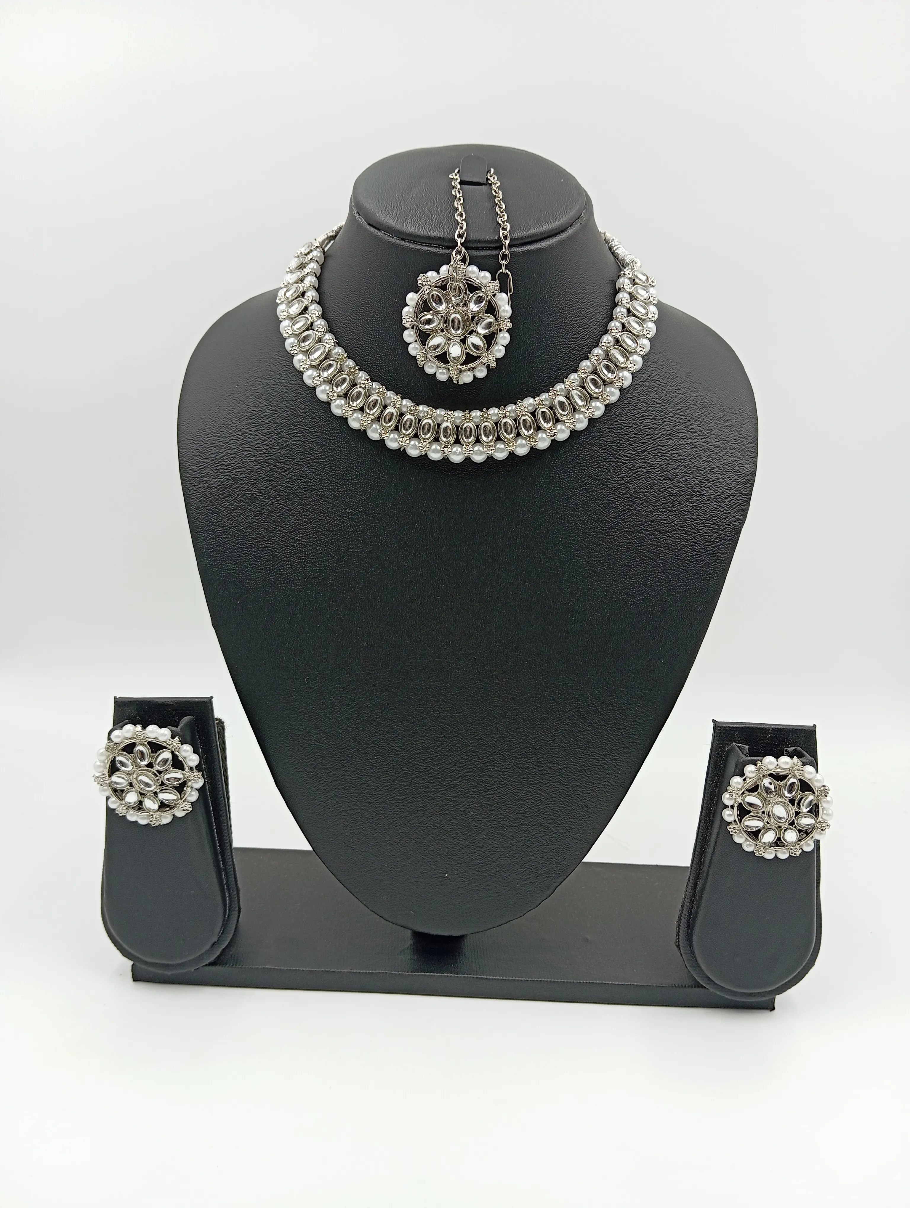 Kundan Pearl Jewelry Set