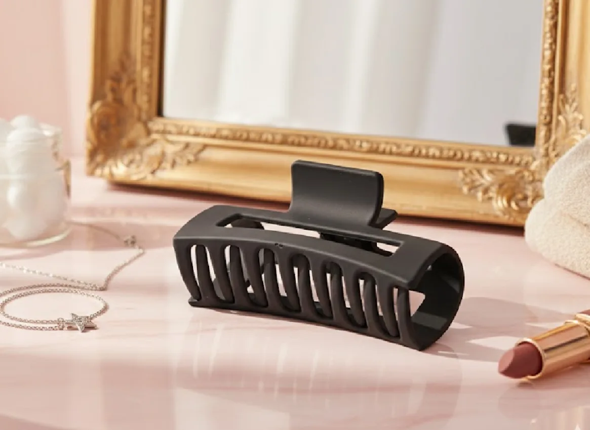 Matte Black Hair Claw Clip